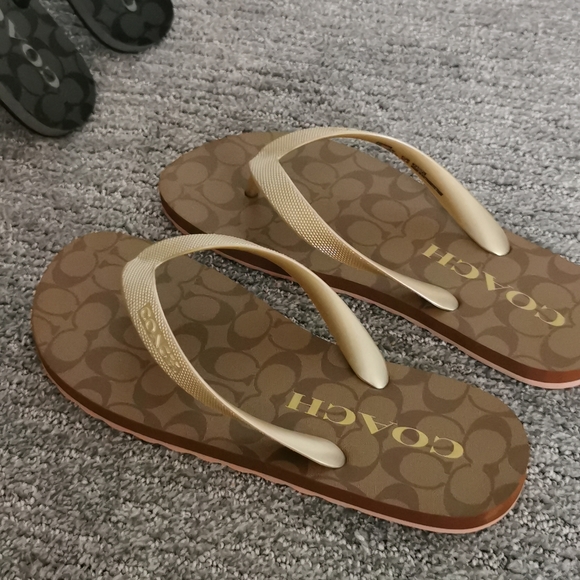 Coach Flip flaps - Picture 7 of 7